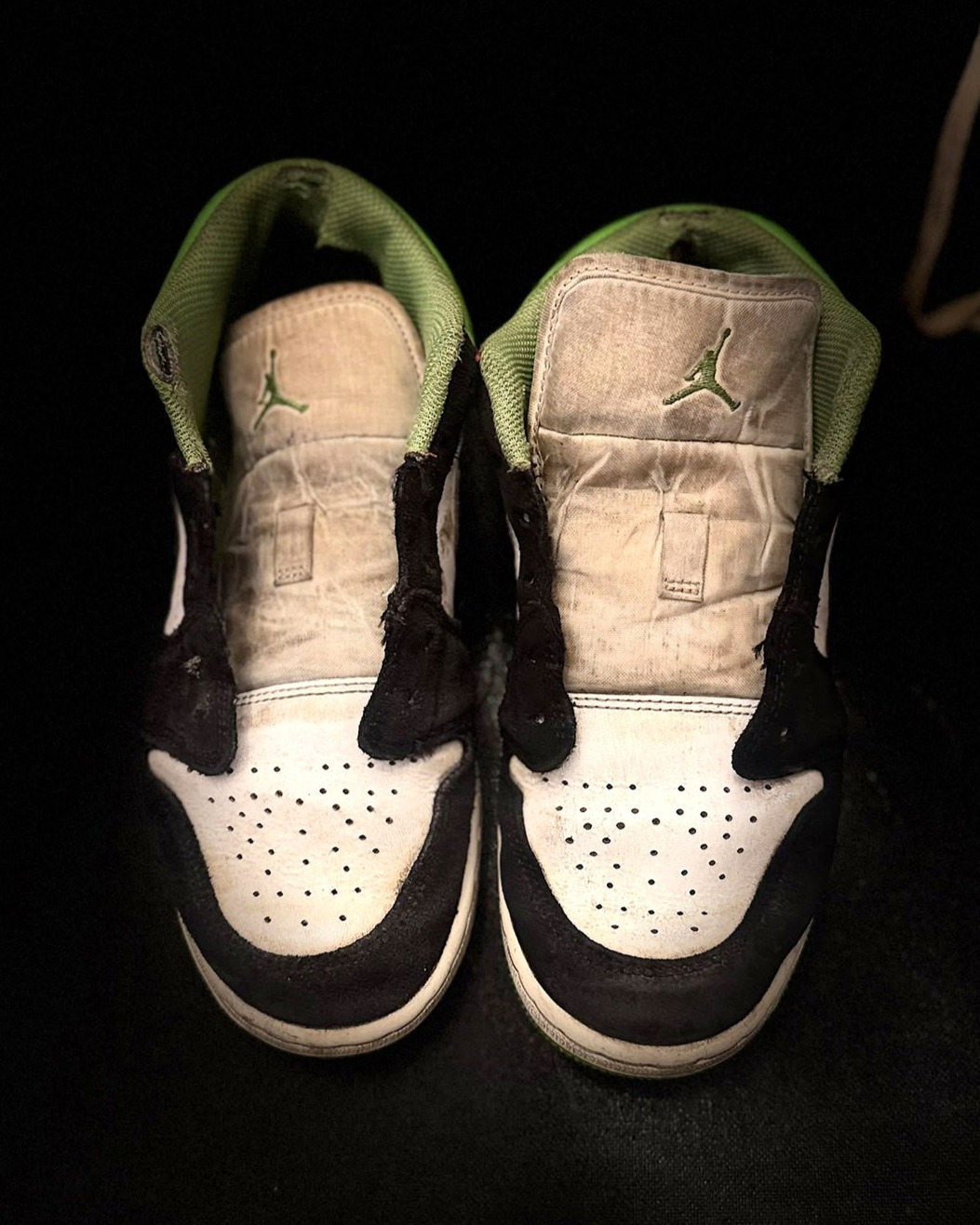 Jordan 1 — fresh ribbon laces before cleaning